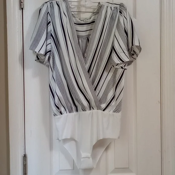 Blouse By Haute Monde - Picture 3 of 10